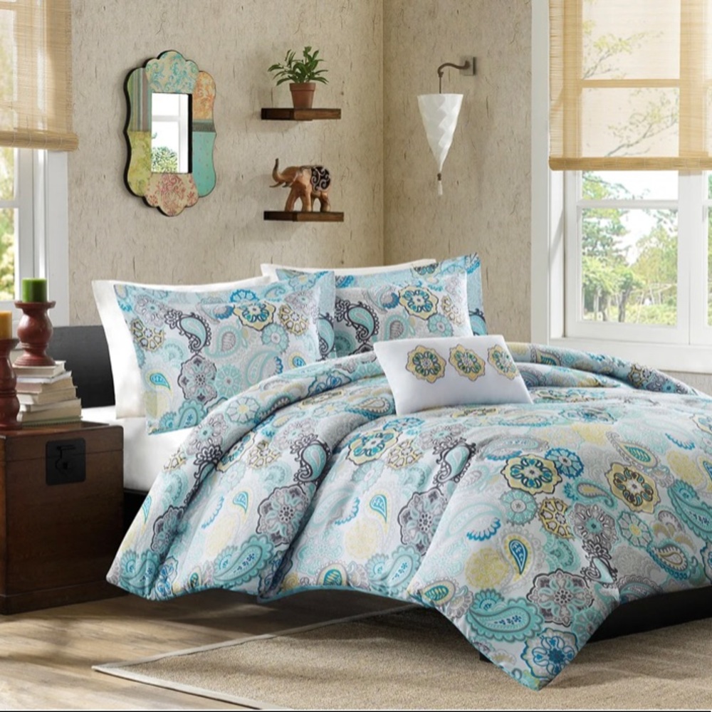 EUC TWIN COMFORTER SET